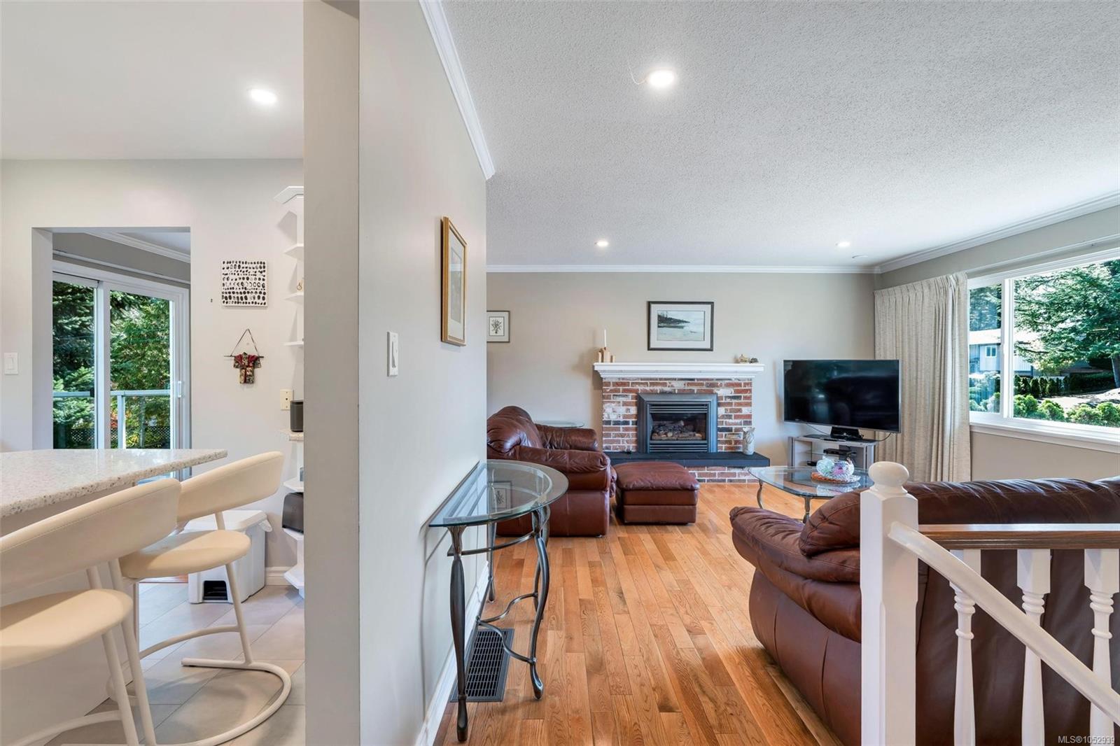 610 Vanalman Ave — listing photo 9 of 40