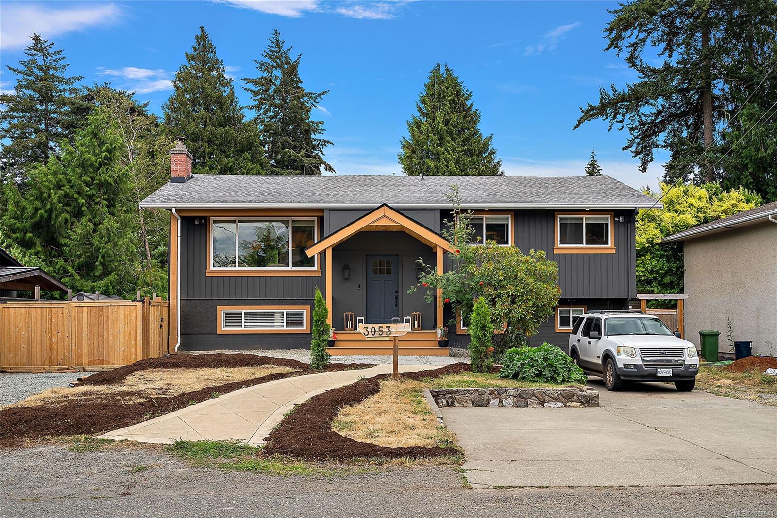 3053 Jenner Rd — listing photo 3 of 34