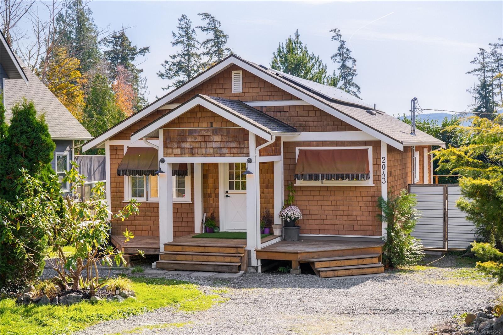 2043 Saseenos Rd — listing photo 2 of 30