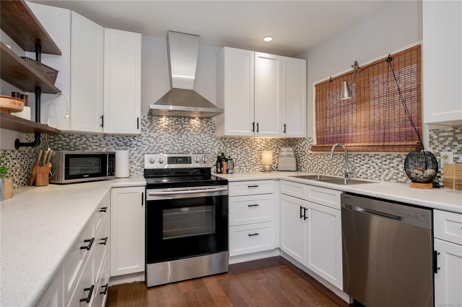 2043 Saseenos Rd — listing photo 9 of 30