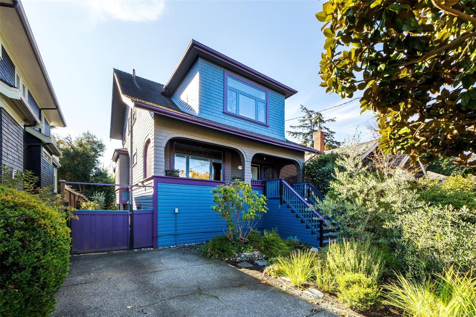 1271 McKenzie St — listing photo 2 of 78