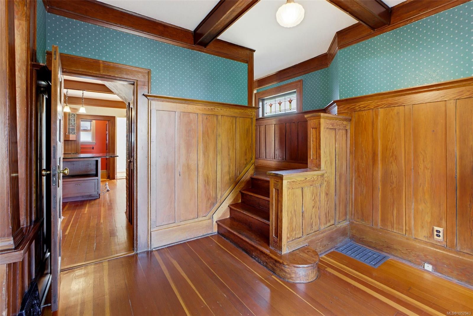1271 McKenzie St — listing photo 12 of 78