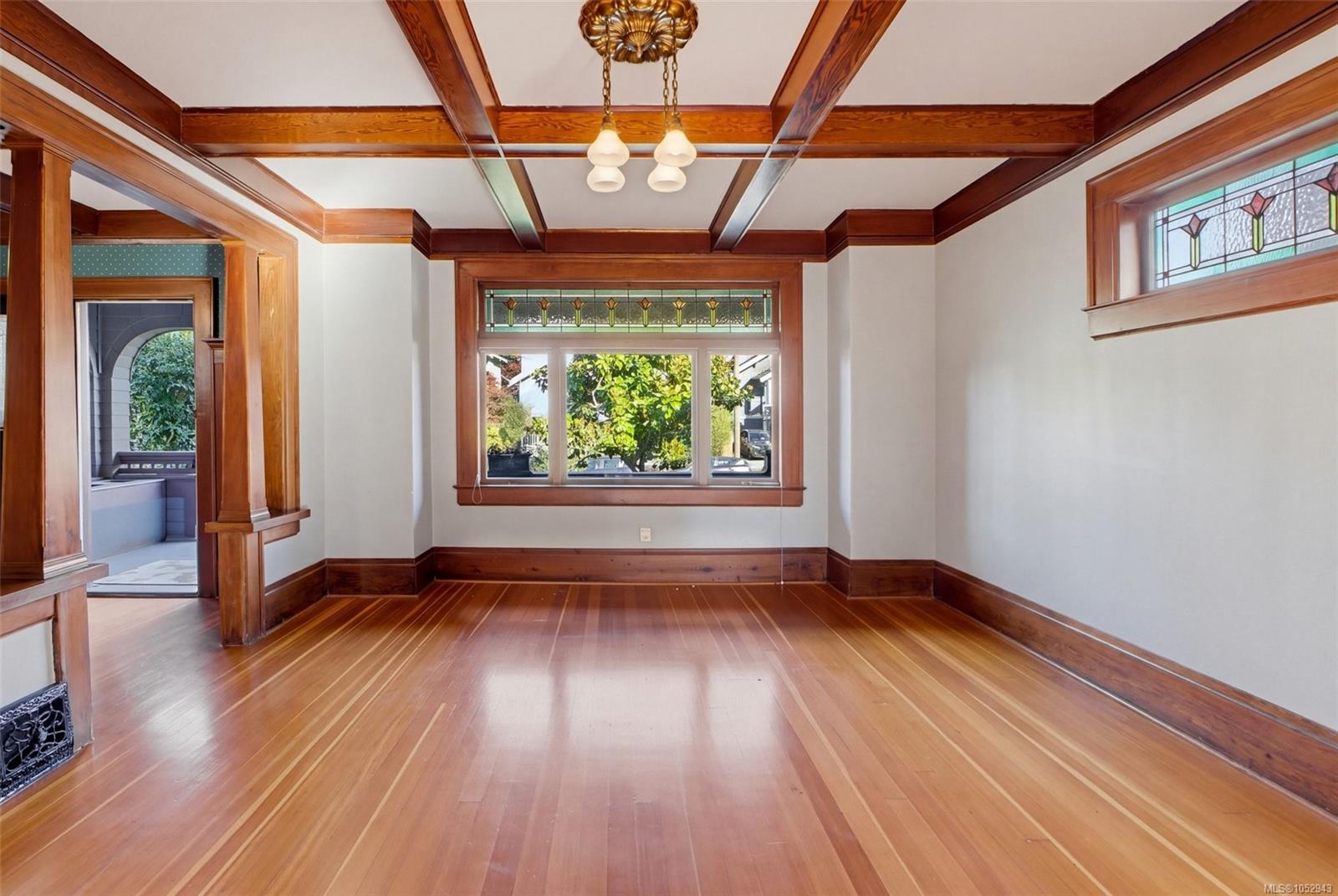 1271 McKenzie St — listing photo 14 of 78
