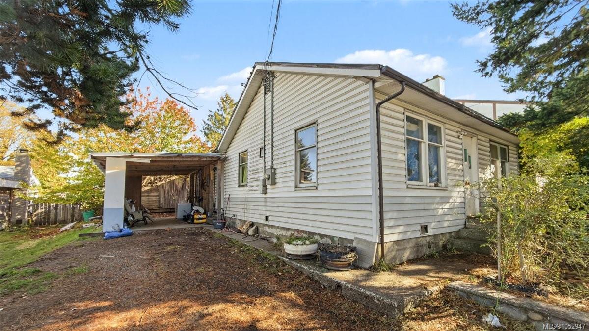 641 Dogwood St — listing photo 3 of 22