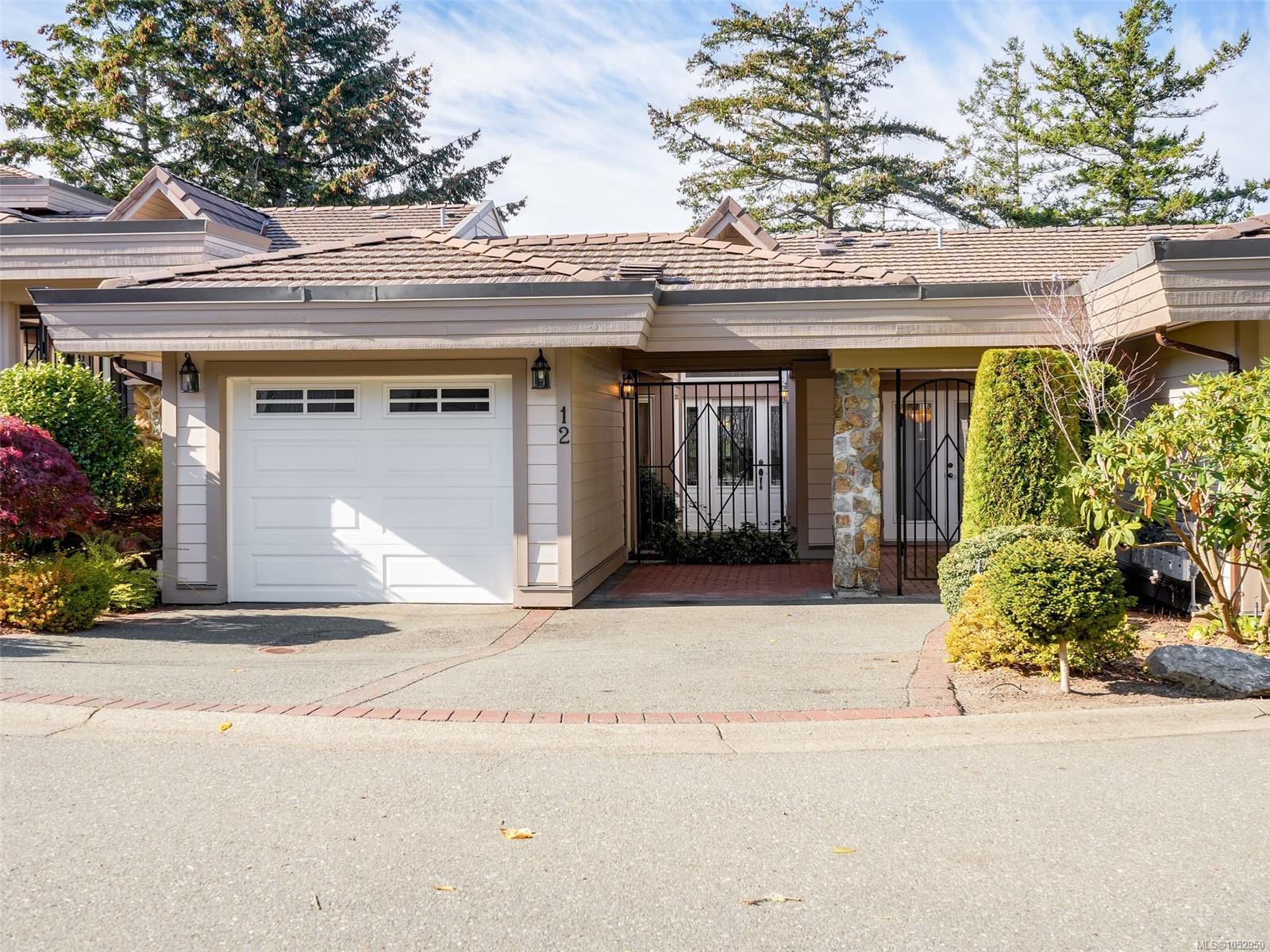 934 Boulderwood Rise, Saanich