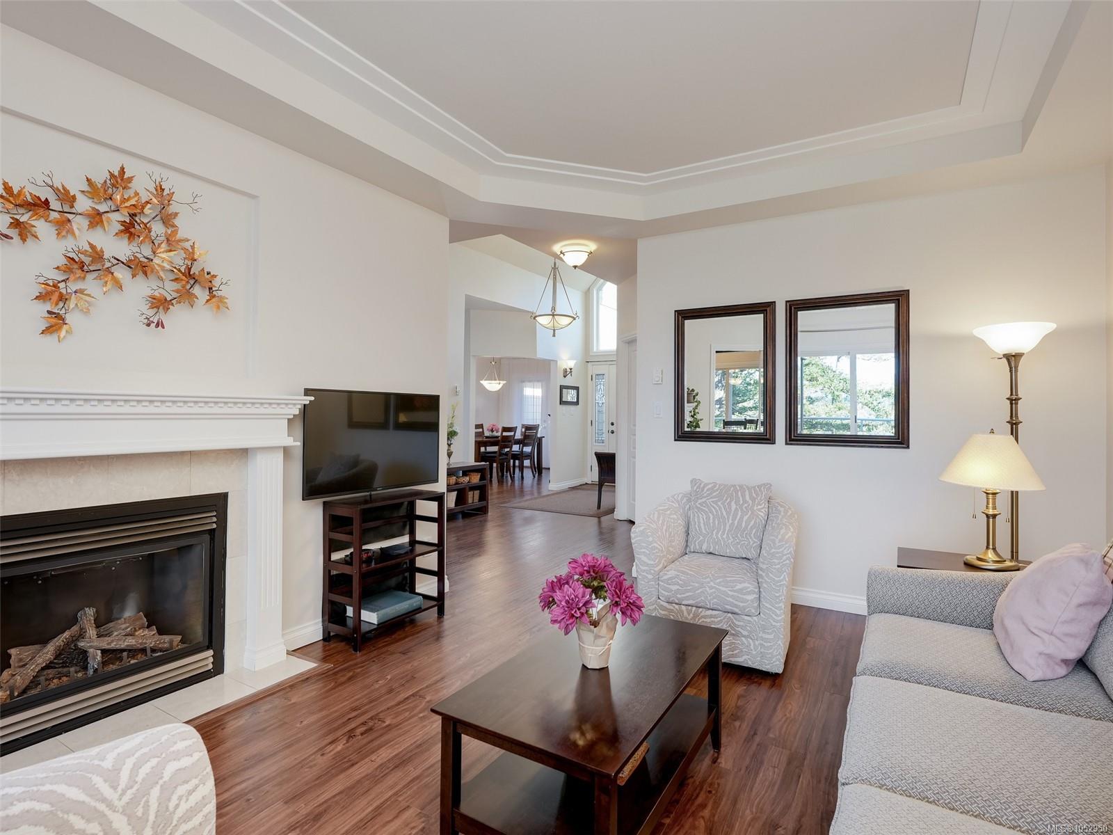 12-934 Boulderwood Rise — listing photo 4 of 25