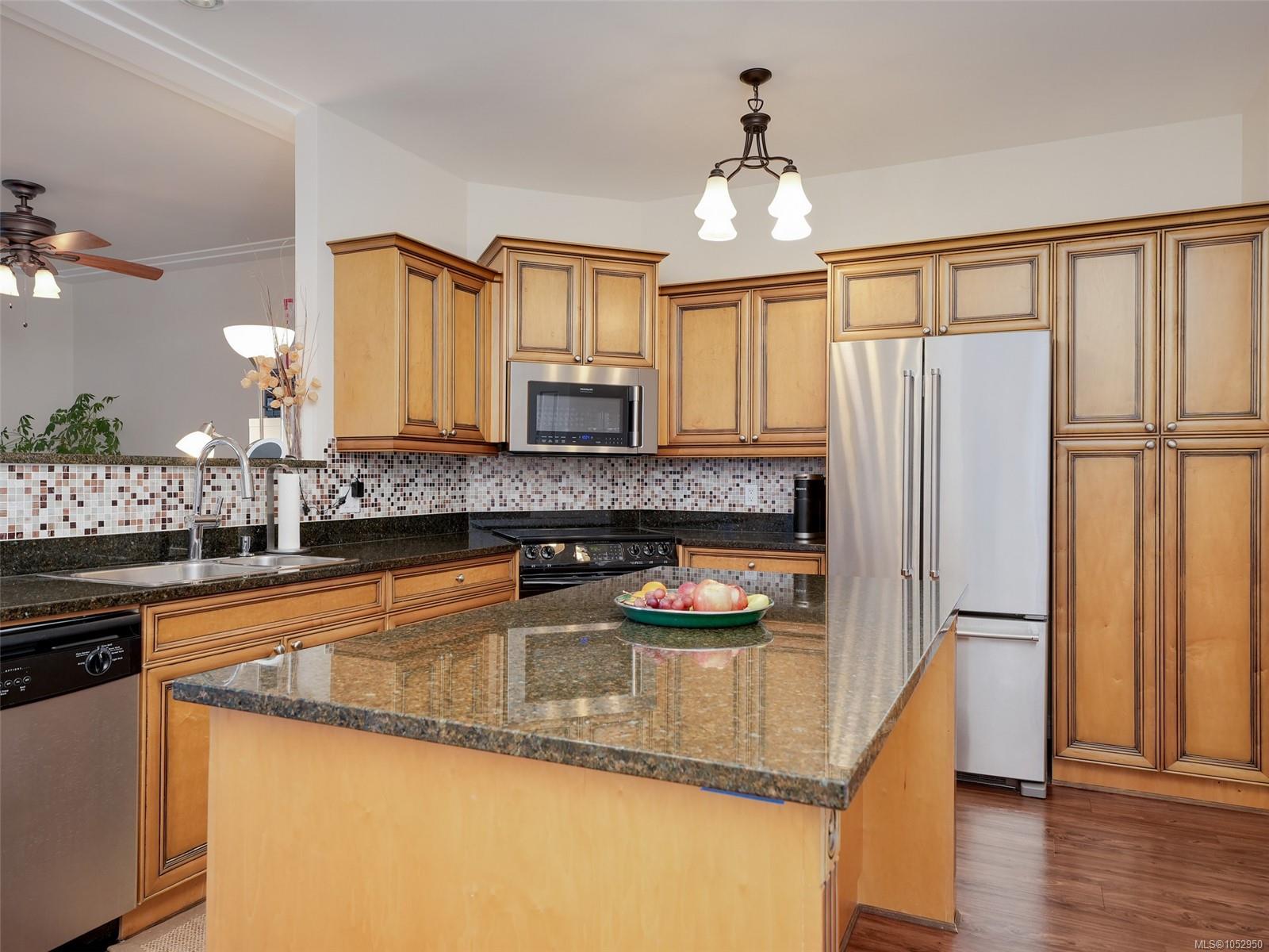 12-934 Boulderwood Rise — listing photo 7 of 25