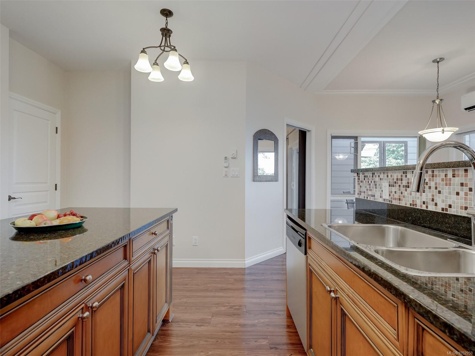 12-934 Boulderwood Rise — listing photo 8 of 25