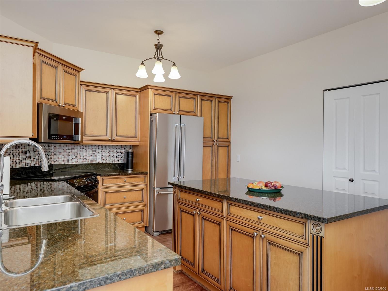 12-934 Boulderwood Rise — listing photo 9 of 25