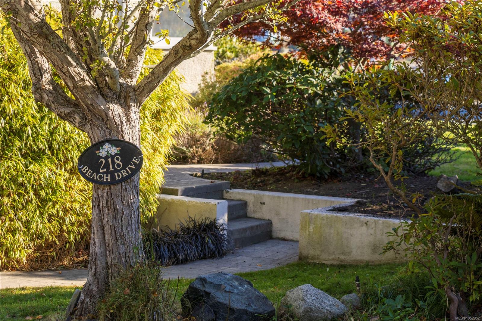 218 Beach Dr — listing photo 12 of 74