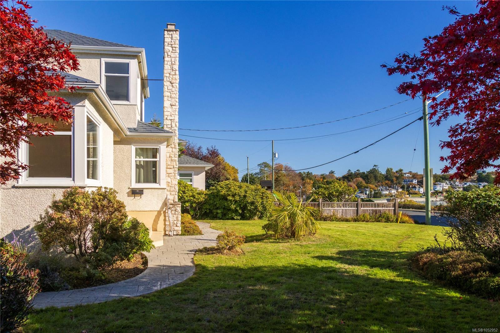 218 Beach Dr — listing photo 4 of 74