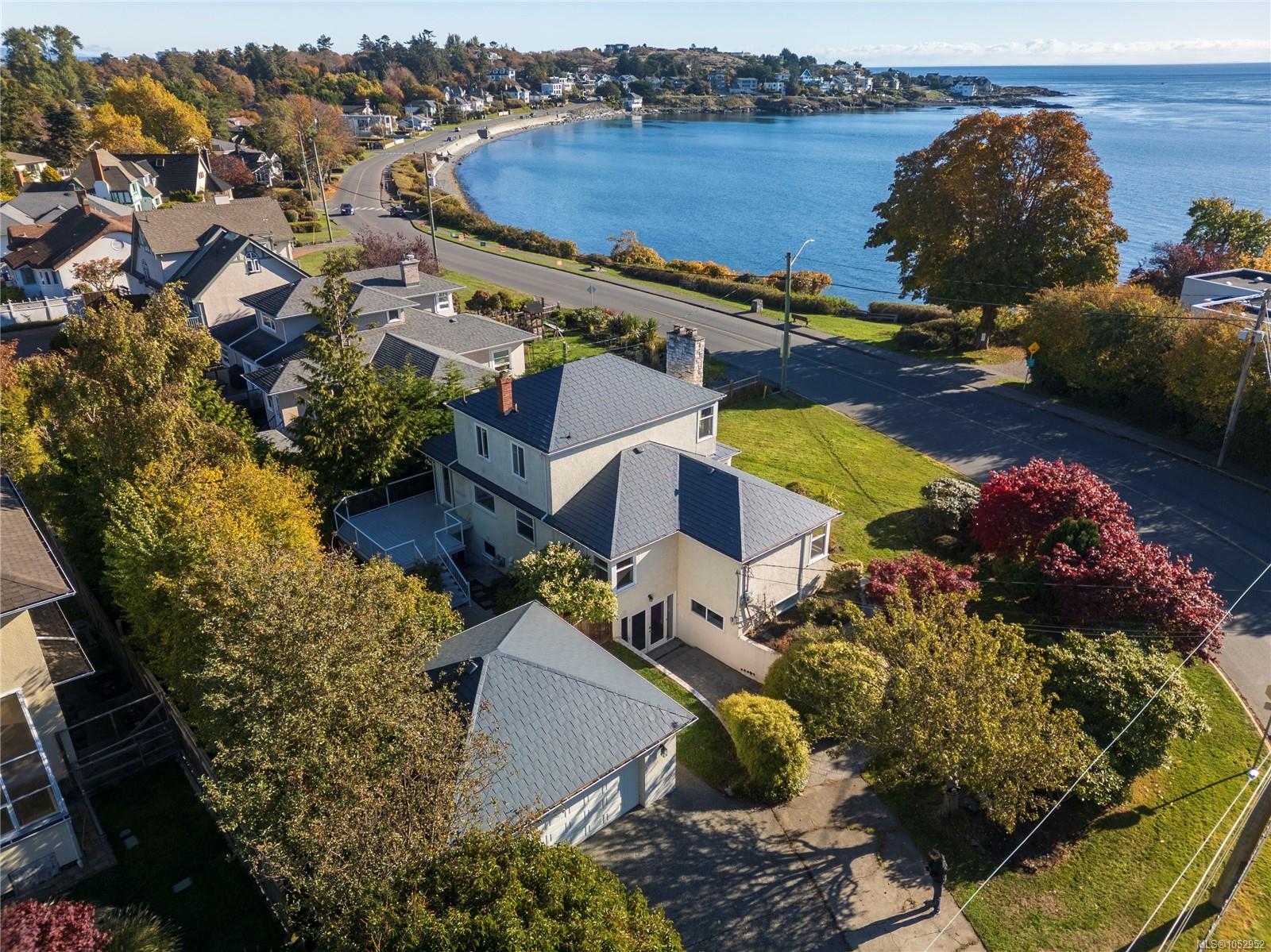 218 Beach Dr — listing photo 5 of 74