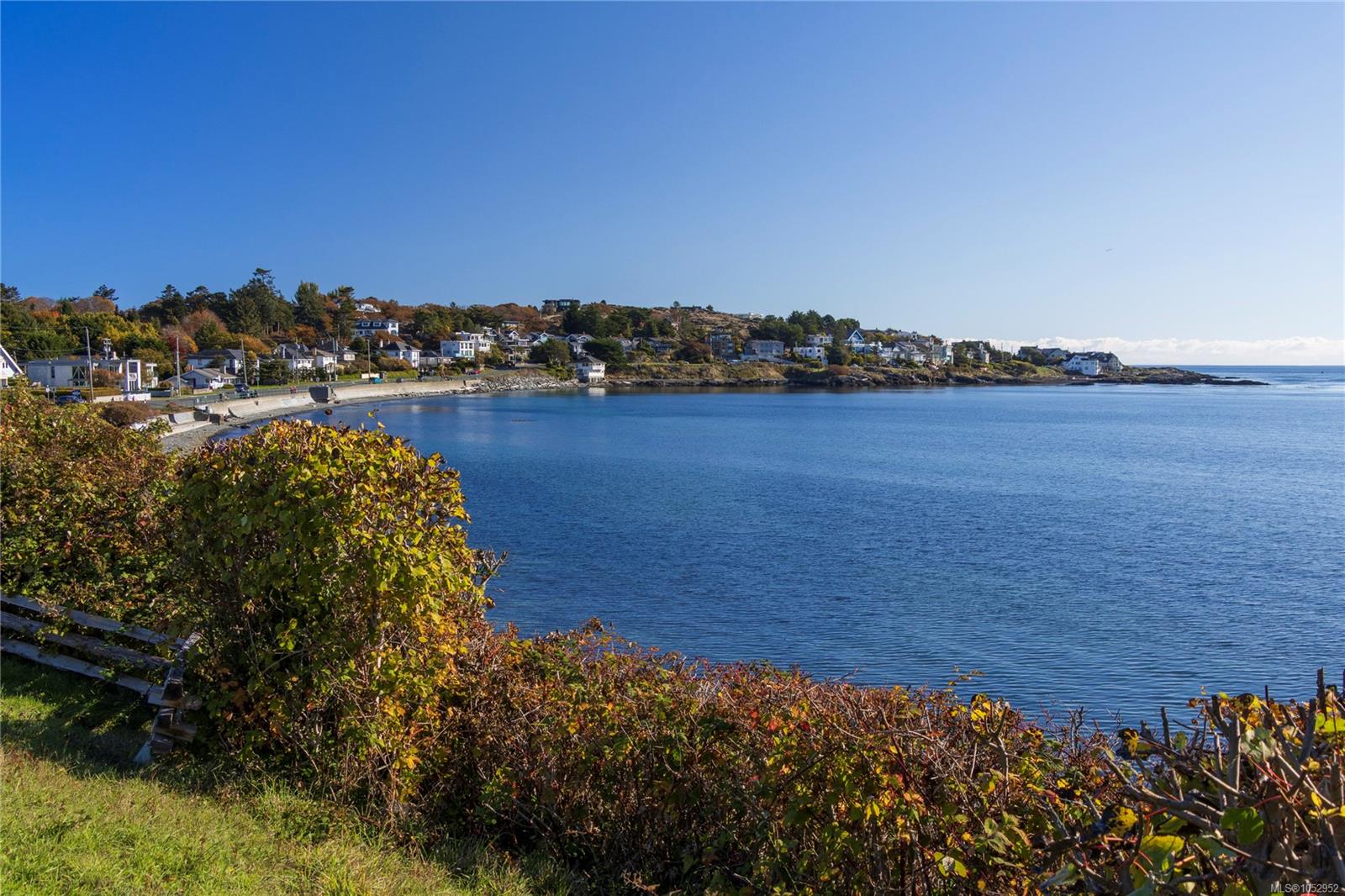 218 Beach Dr — listing photo 8 of 74