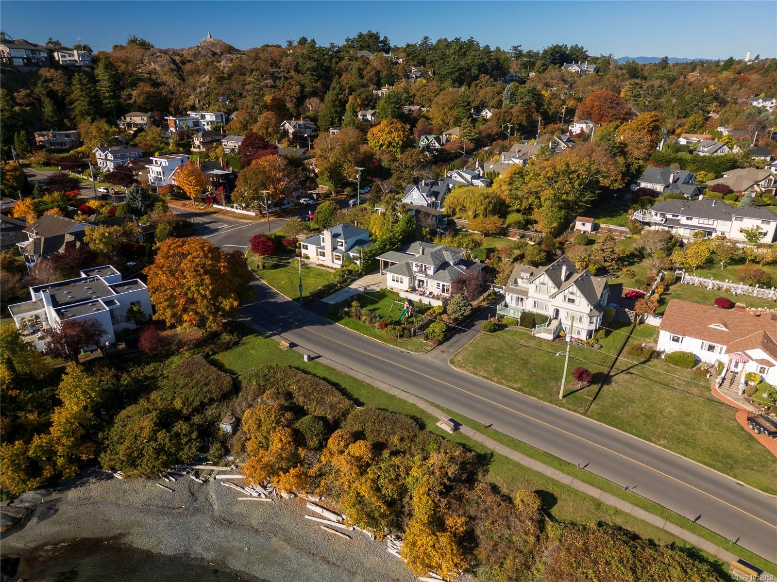 218 Beach Dr — listing photo 10 of 74