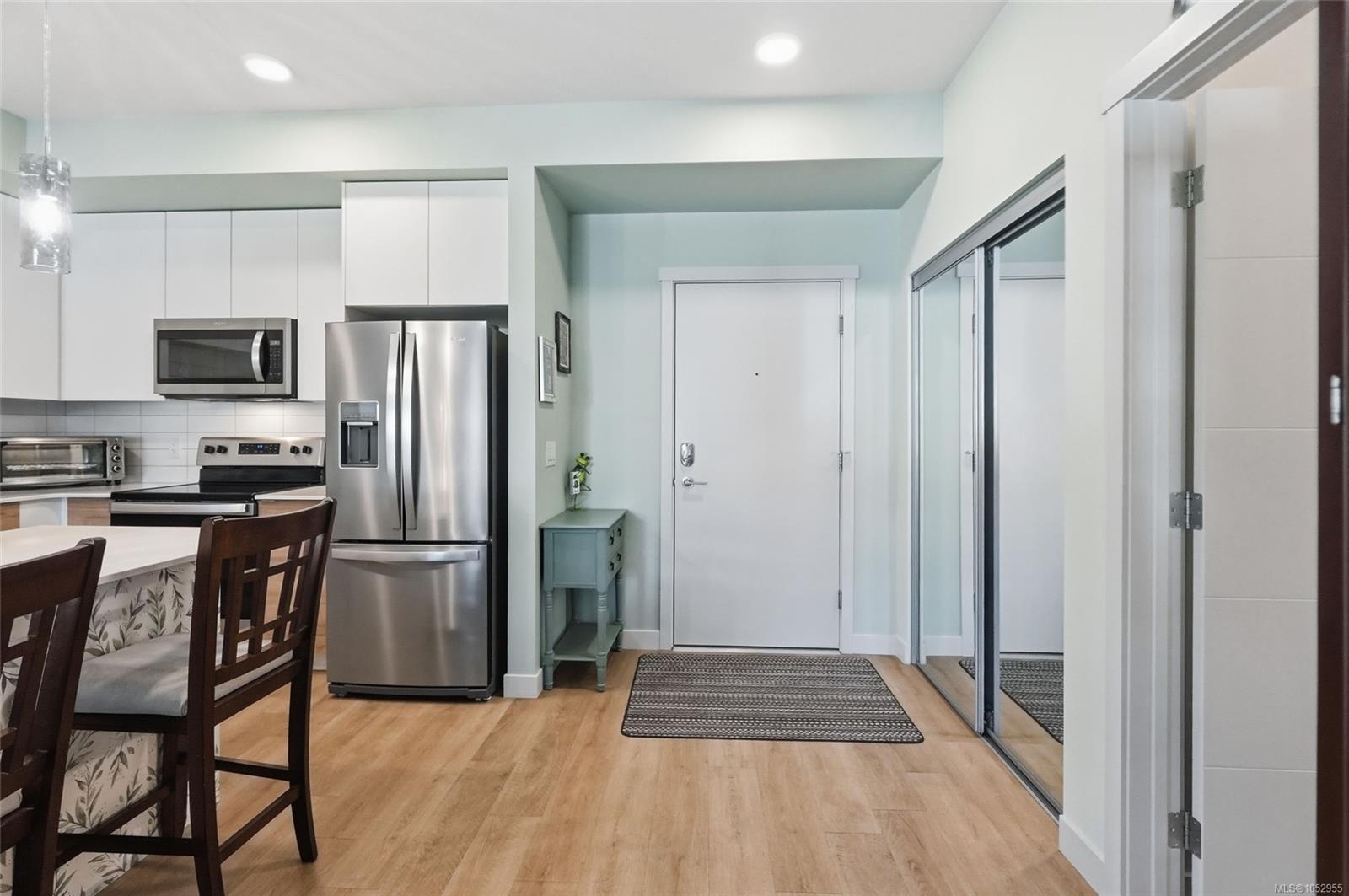 420-4830 Cedar Ridge Pl — listing photo 6 of 45
