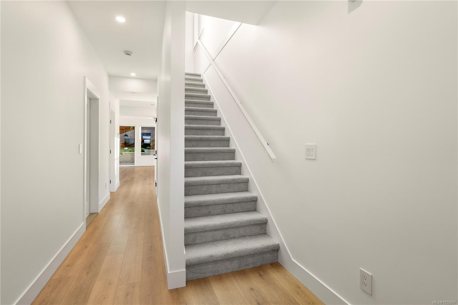 102-2237 Ashlee Rd — listing photo 5 of 60