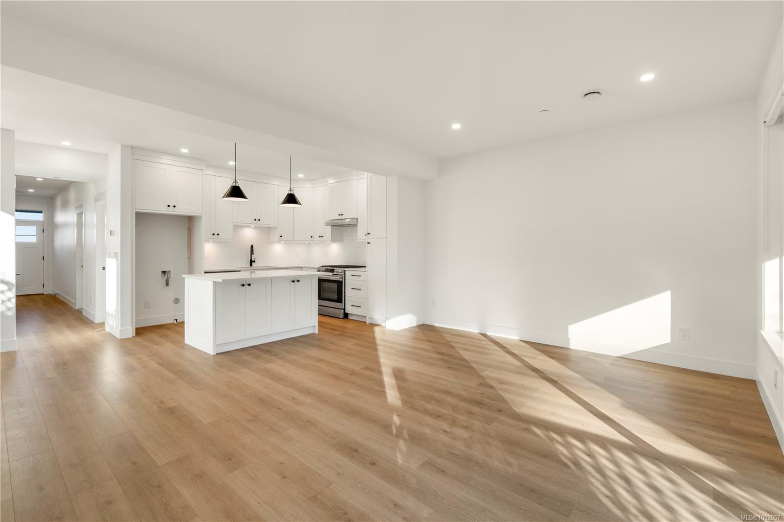 102-2237 Ashlee Rd — listing photo 7 of 60
