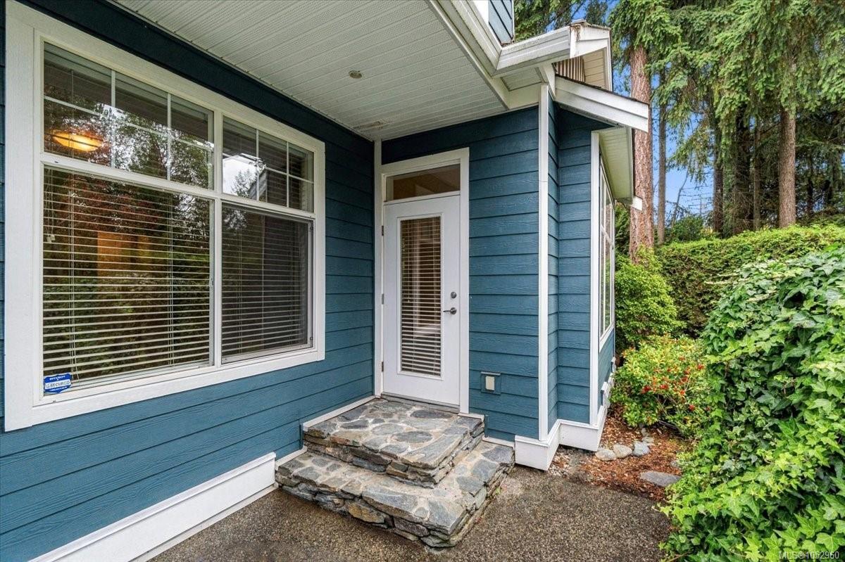 6347 Pinewood Lane — listing photo 10 of 37