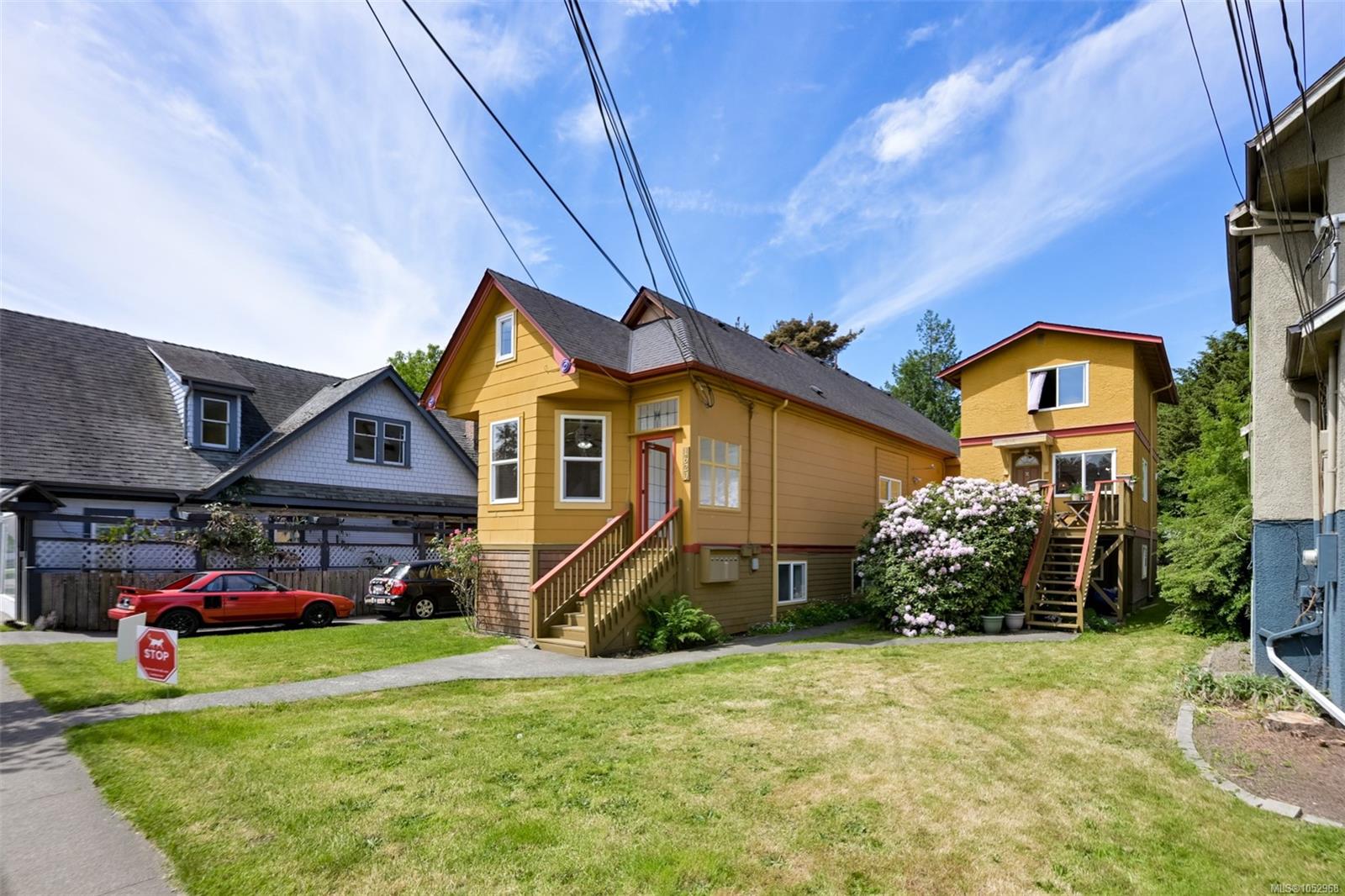 1620 Camosun St, Victoria