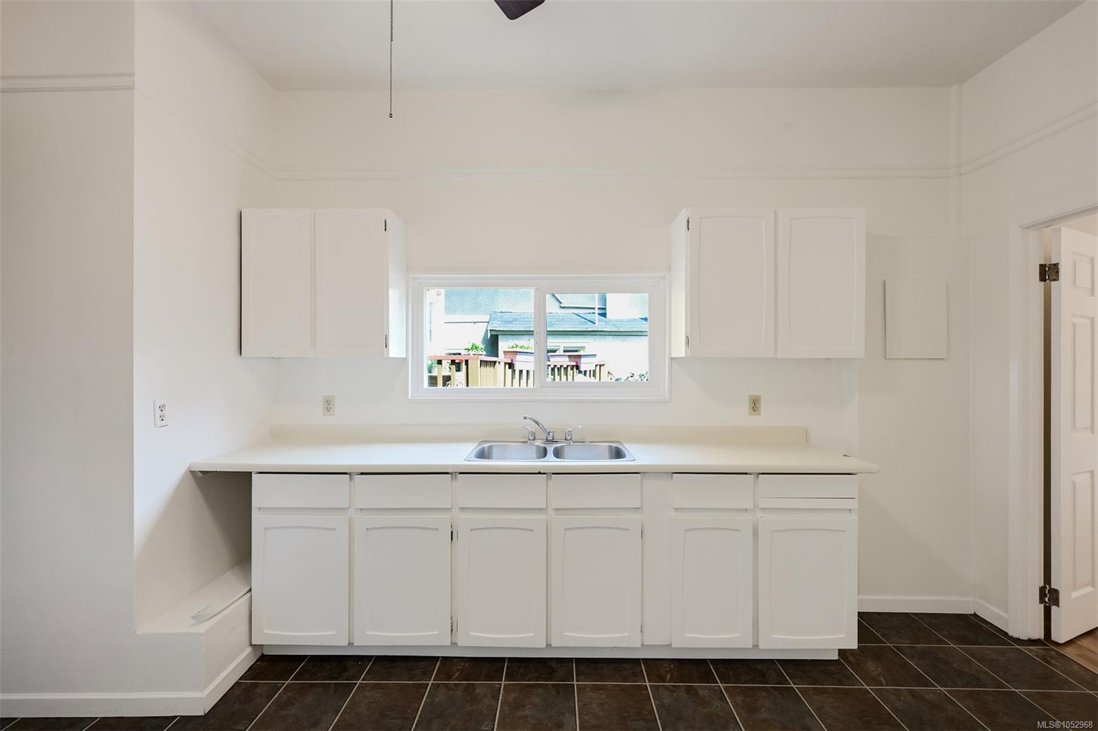 1620 Camosun St — listing photo 13 of 79