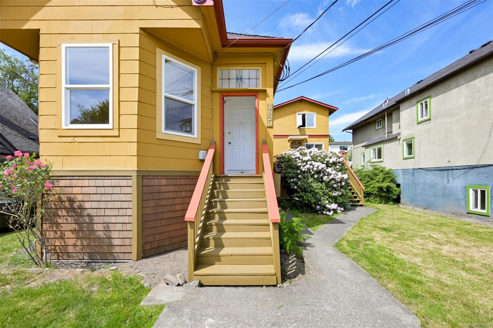 1620 Camosun St — listing photo 4 of 79
