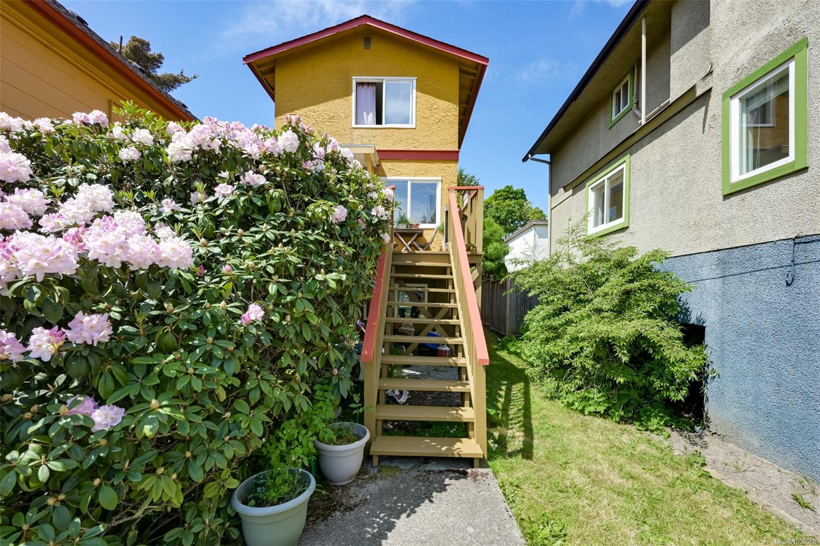 1620 Camosun St — listing photo 5 of 79