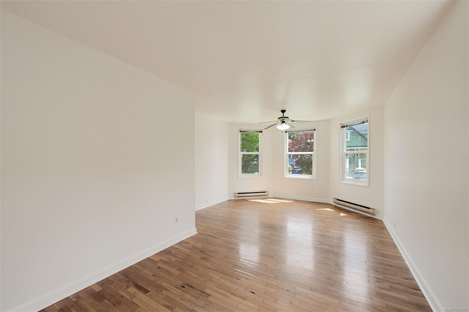 1620 Camosun St — listing photo 8 of 79