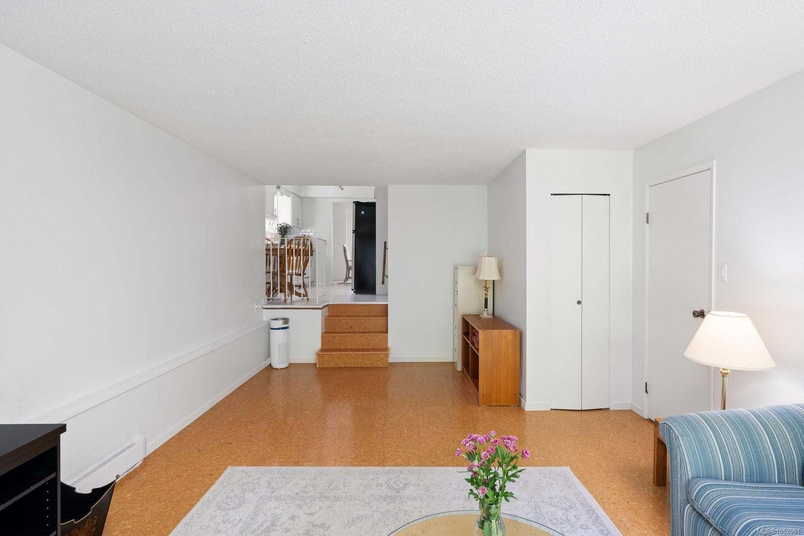 764 Mann Ave — listing photo 14 of 43