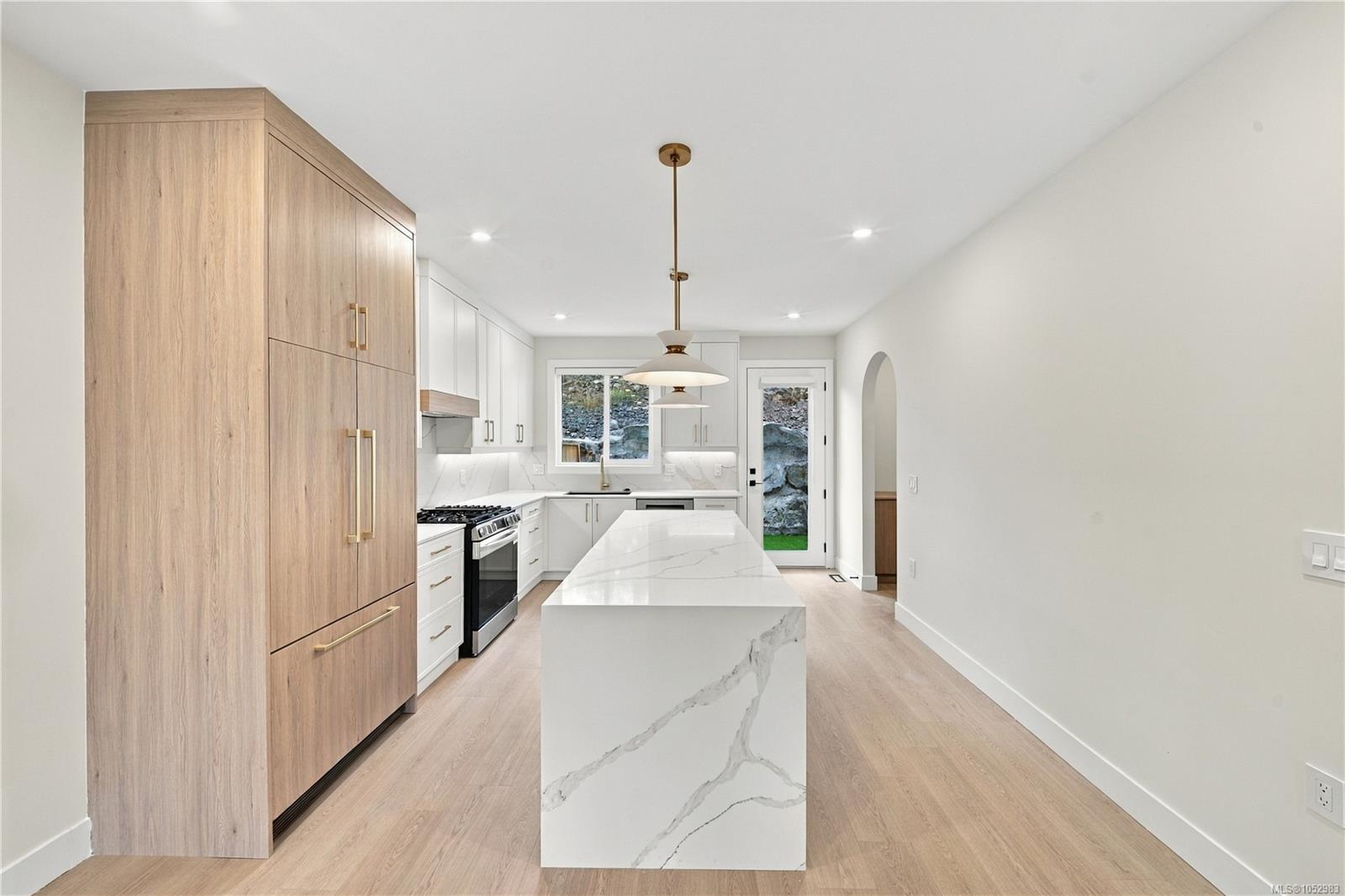 817 BLACKBIRD Pl — listing photo 11 of 39