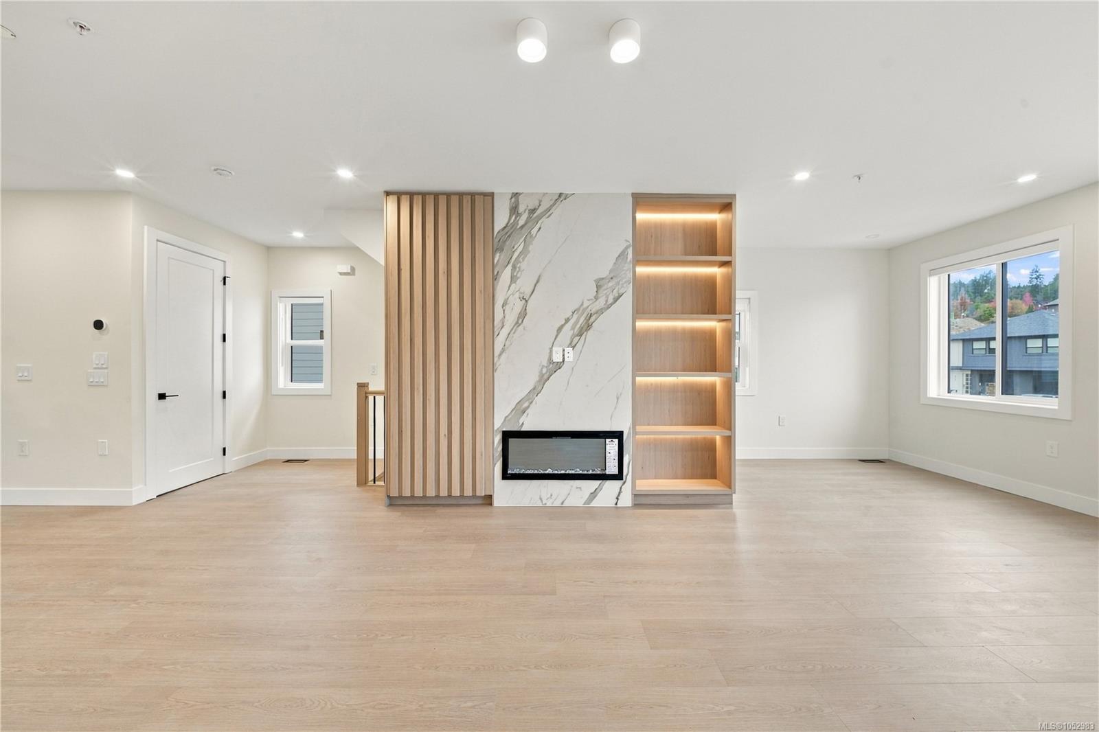 817 BLACKBIRD Pl — listing photo 7 of 39