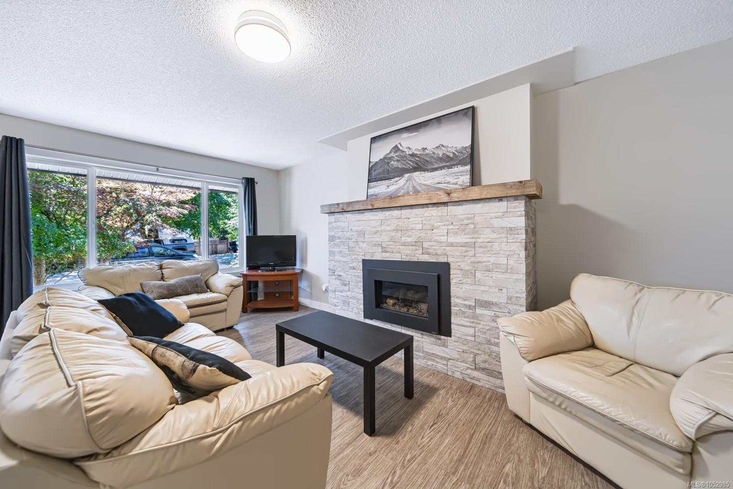 3161 Singleton Rd — listing photo 5 of 45