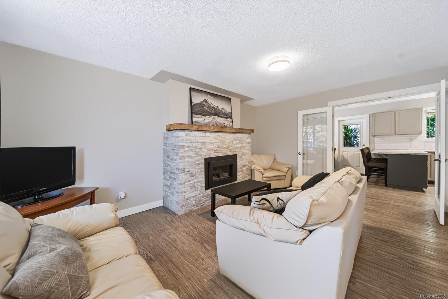 3161 Singleton Rd — listing photo 6 of 45