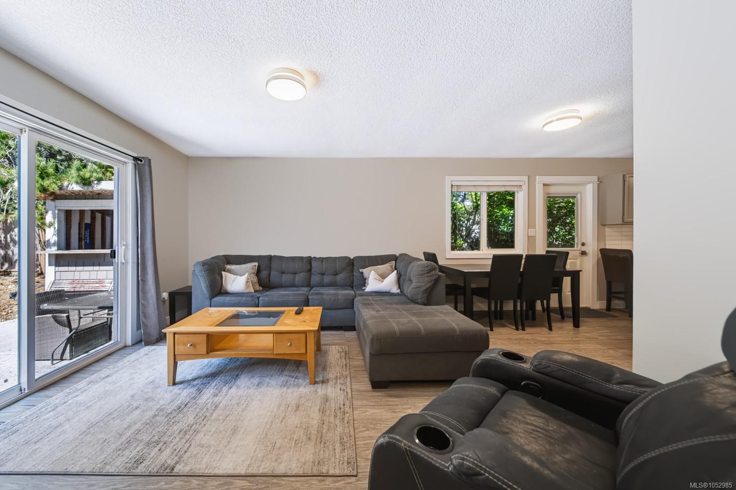 3161 Singleton Rd — listing photo 7 of 45