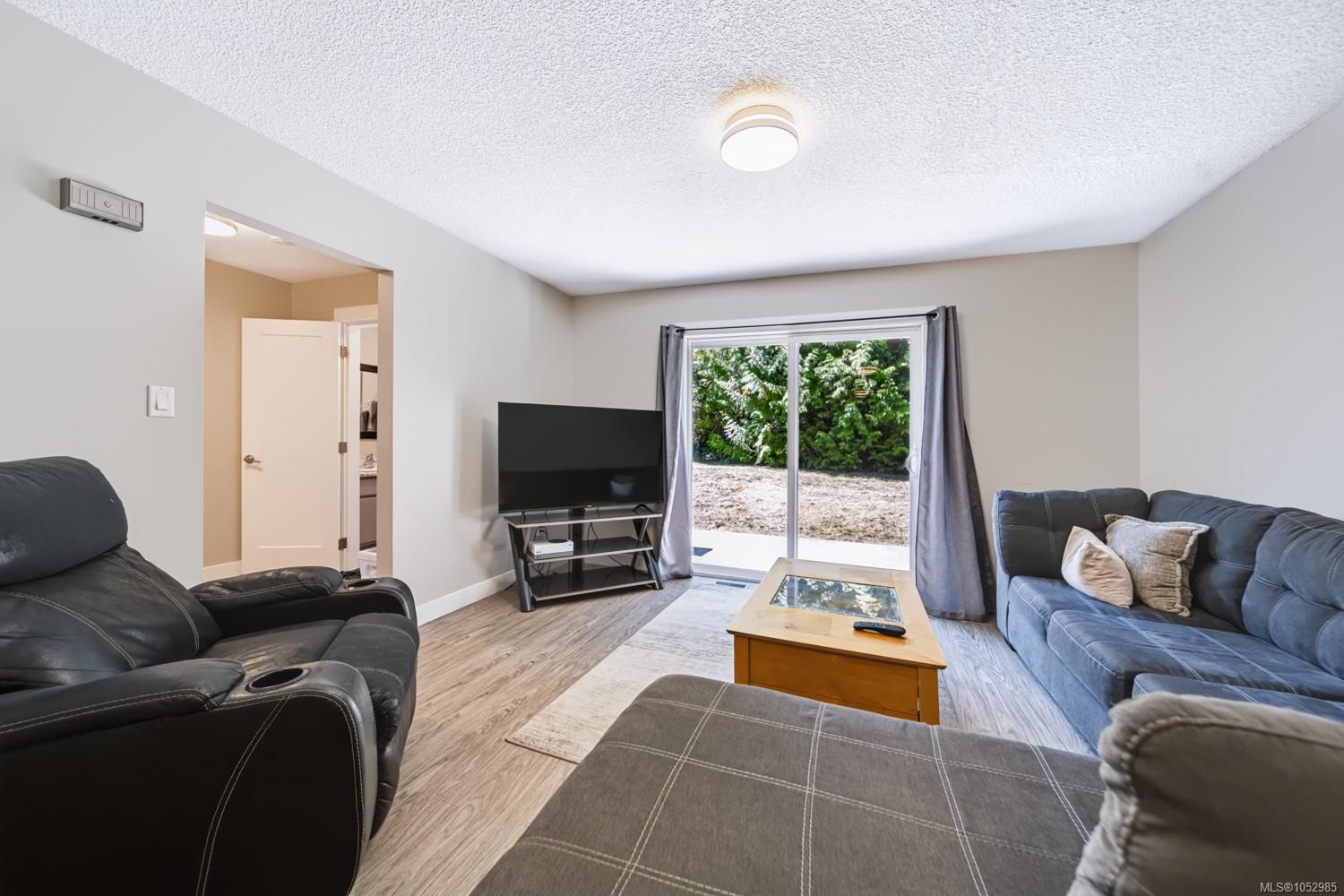 3161 Singleton Rd — listing photo 8 of 45