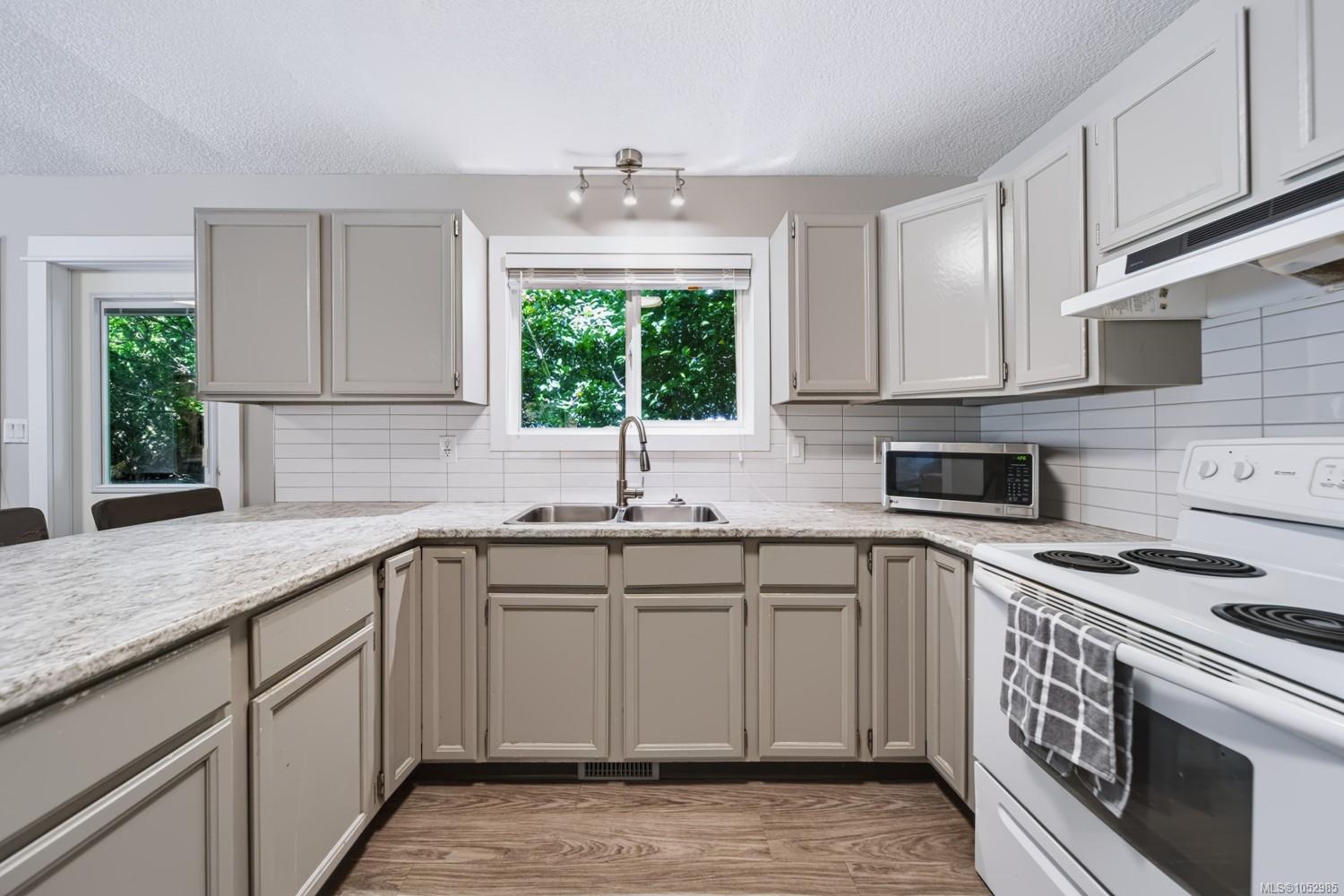 3161 Singleton Rd — listing photo 9 of 45