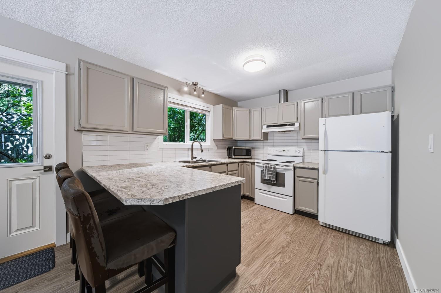 3161 Singleton Rd — listing photo 10 of 45
