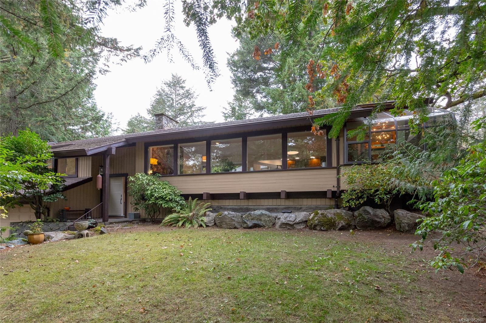 1043 Pondwood Lane — listing photo 3 of 53