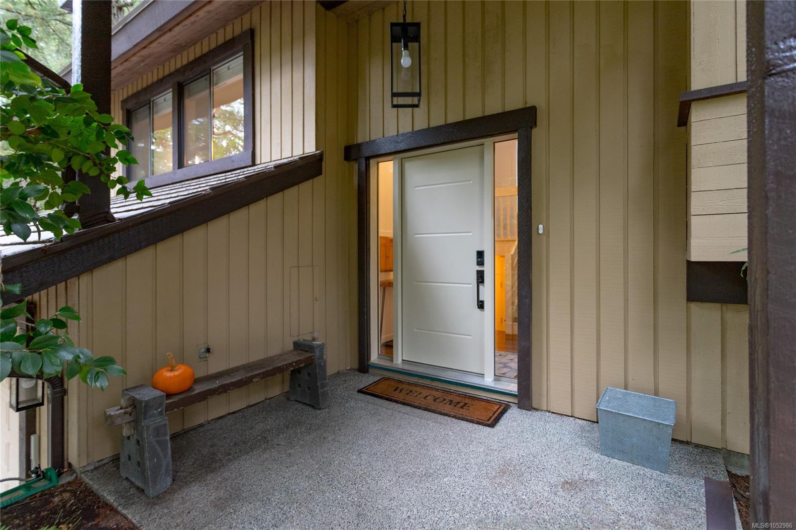 1043 Pondwood Lane — listing photo 6 of 53