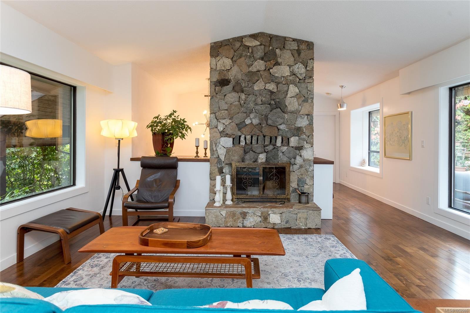 1043 Pondwood Lane — listing photo 10 of 53