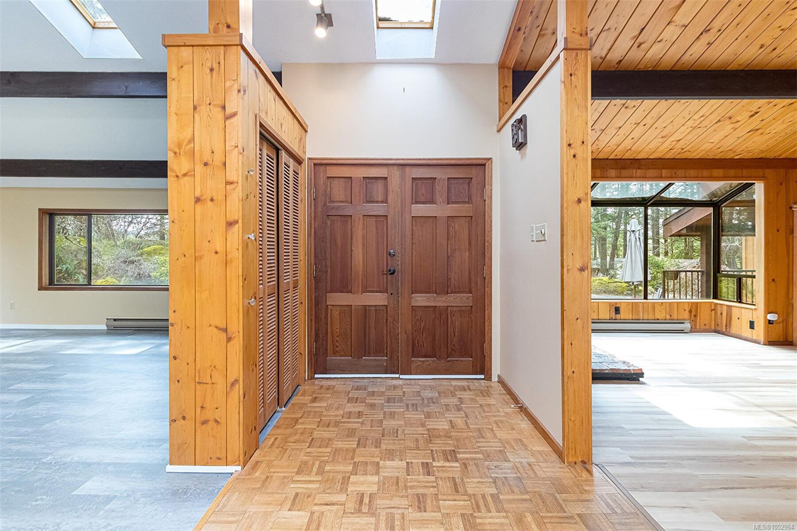 2298 Munn Rd — listing photo 11 of 66