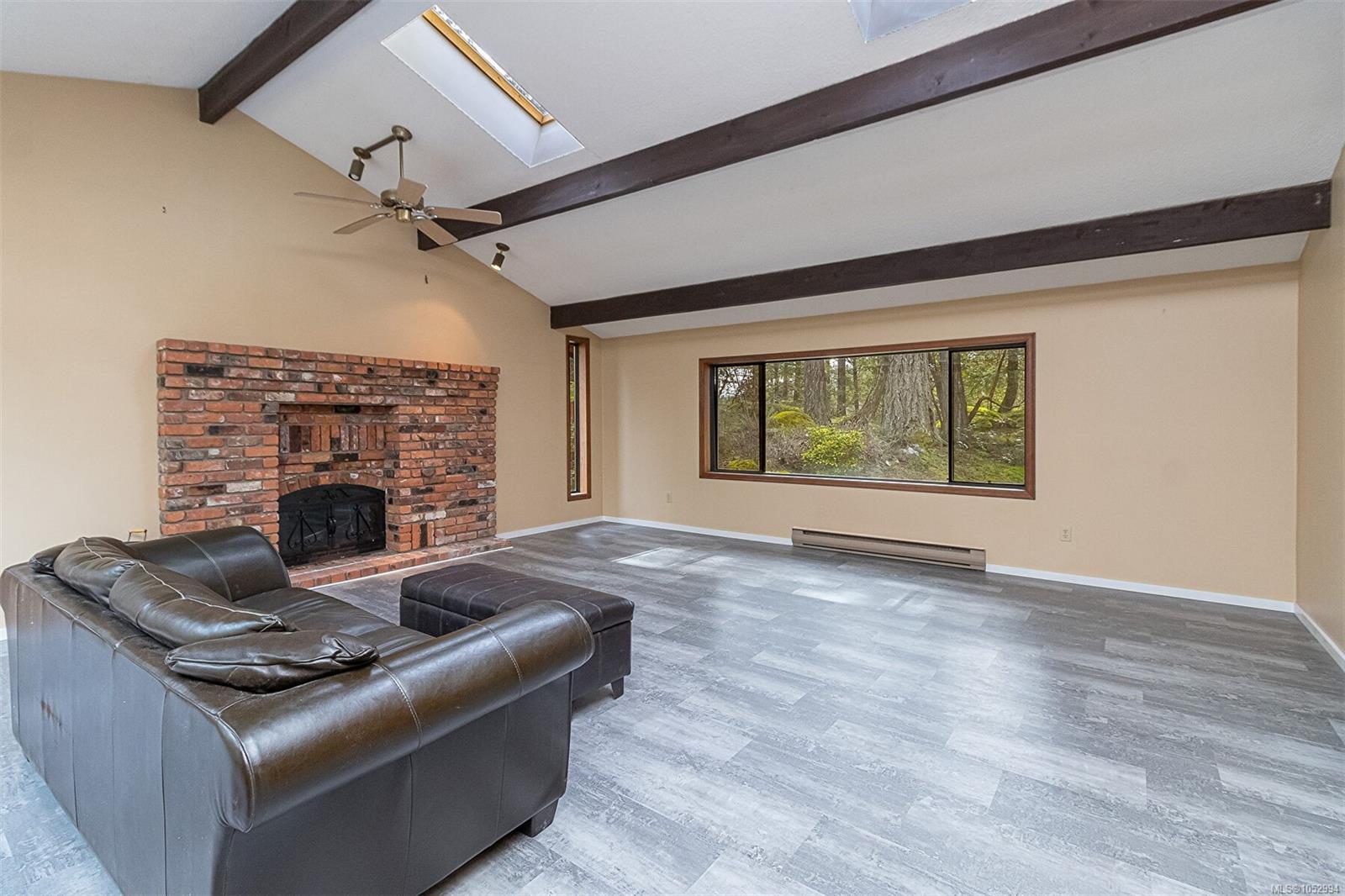 2298 Munn Rd — listing photo 12 of 66