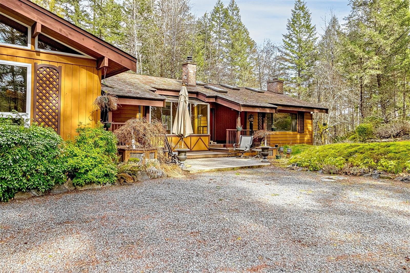 2298 Munn Rd — listing photo 6 of 66