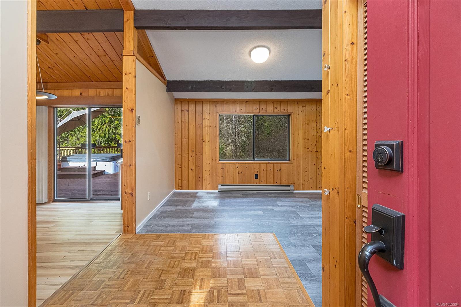 2298 Munn Rd — listing photo 9 of 66