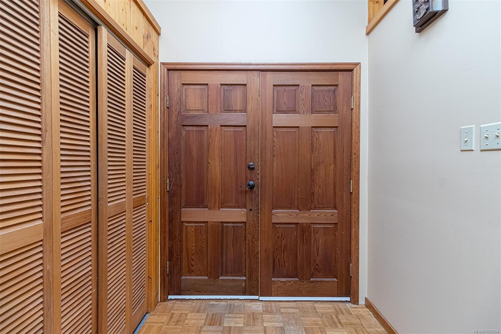 2298 Munn Rd — listing photo 10 of 66