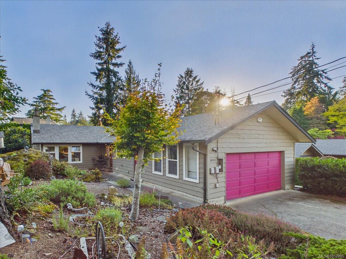 895 Brentwood Hts — listing photo 2 of 50