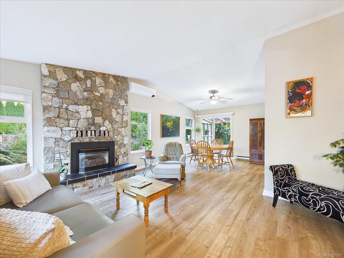 895 Brentwood Hts — listing photo 12 of 50