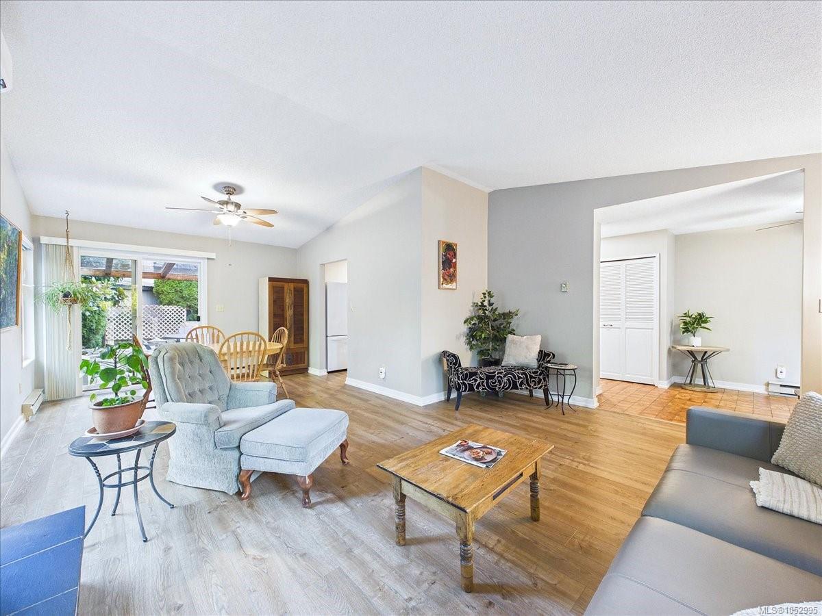 895 Brentwood Hts — listing photo 14 of 50