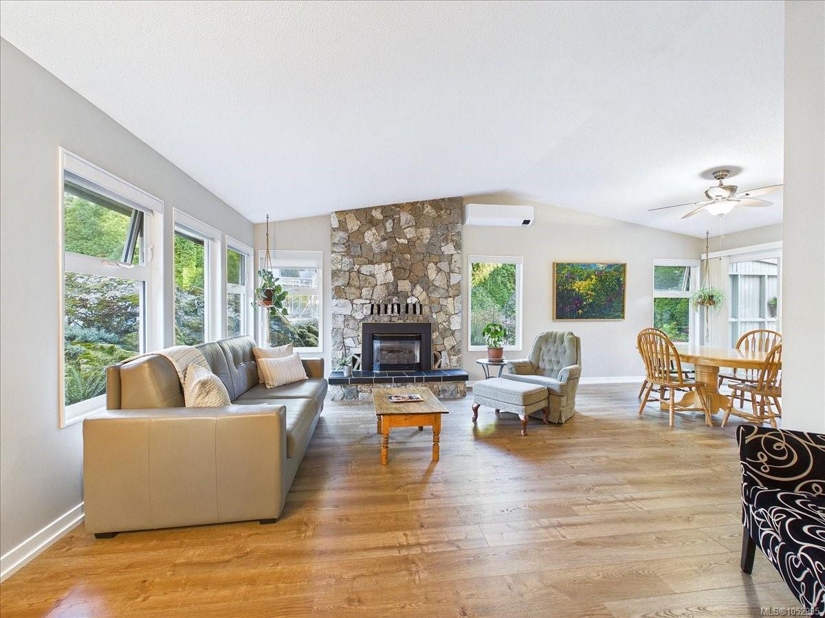 895 Brentwood Hts — listing photo 4 of 50