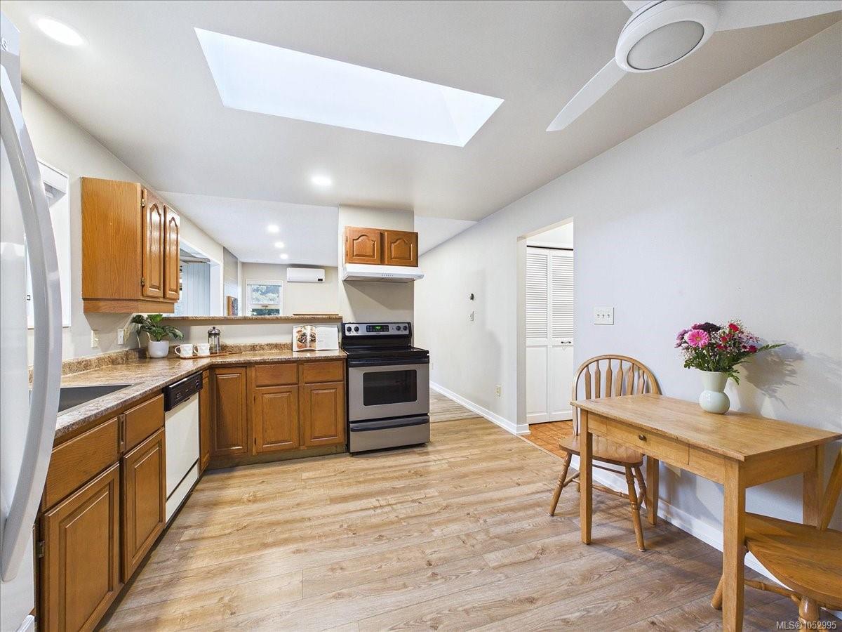 895 Brentwood Hts — listing photo 5 of 50