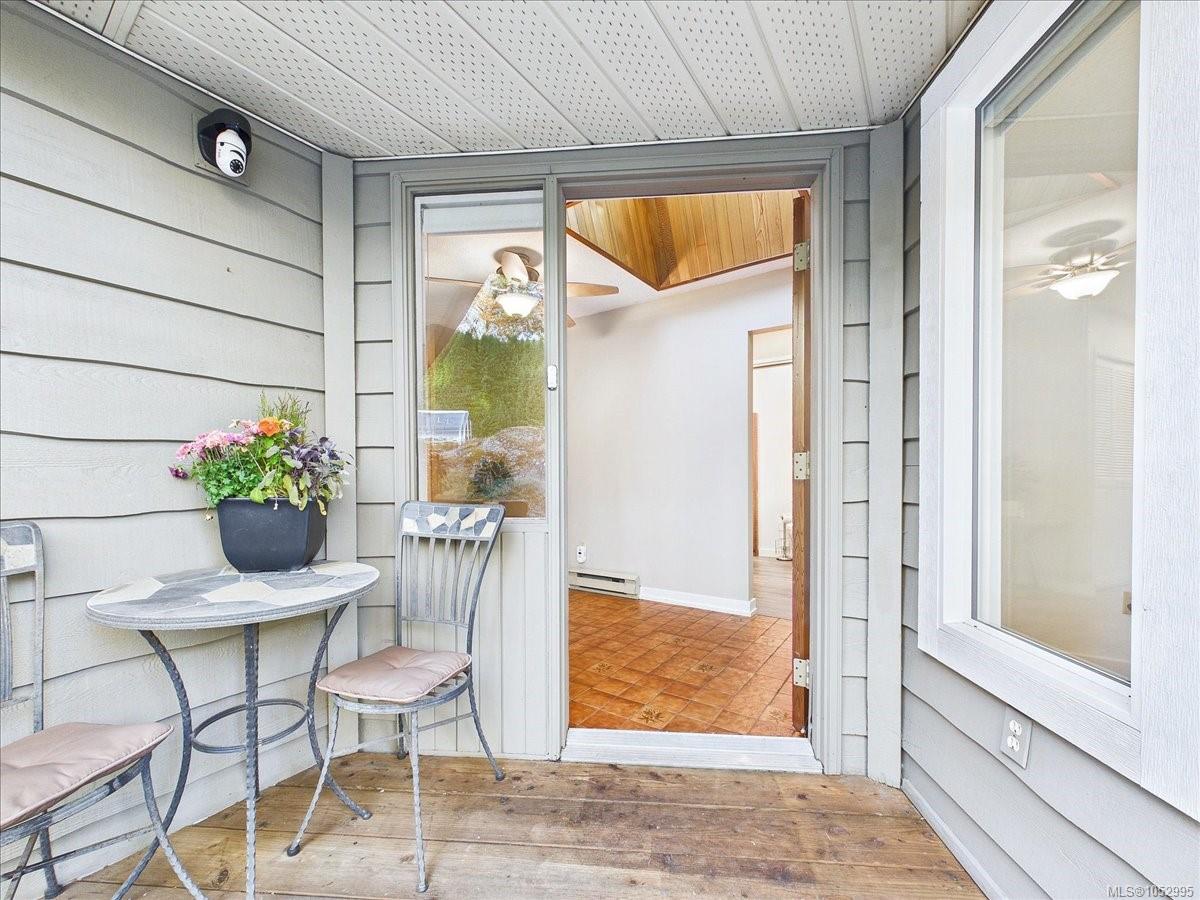 895 Brentwood Hts — listing photo 9 of 50